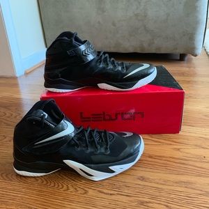 Men’s size 12 Nike Zoom Soldier Viii TB